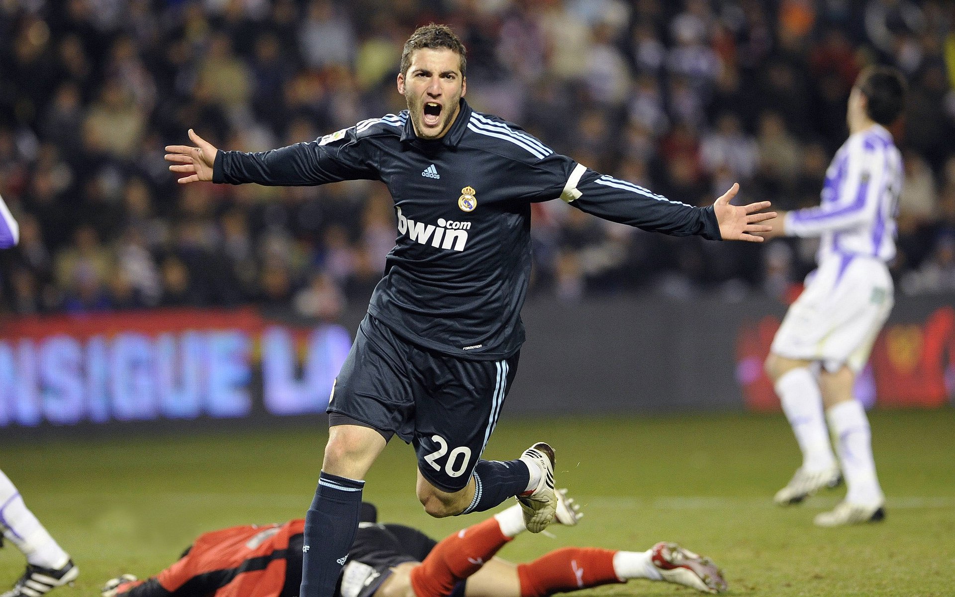 F1大奖赛回顾 速度与激情的较量，f1大奖赛2020